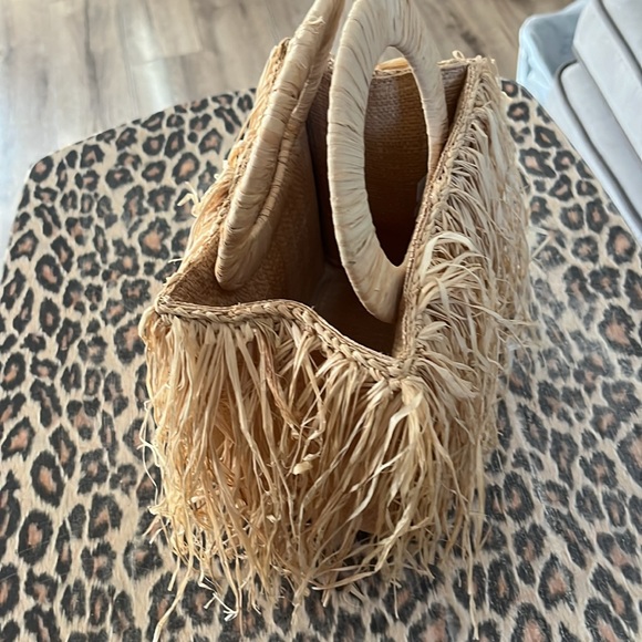 Adorable straw handbag! - Picture 4 of 4